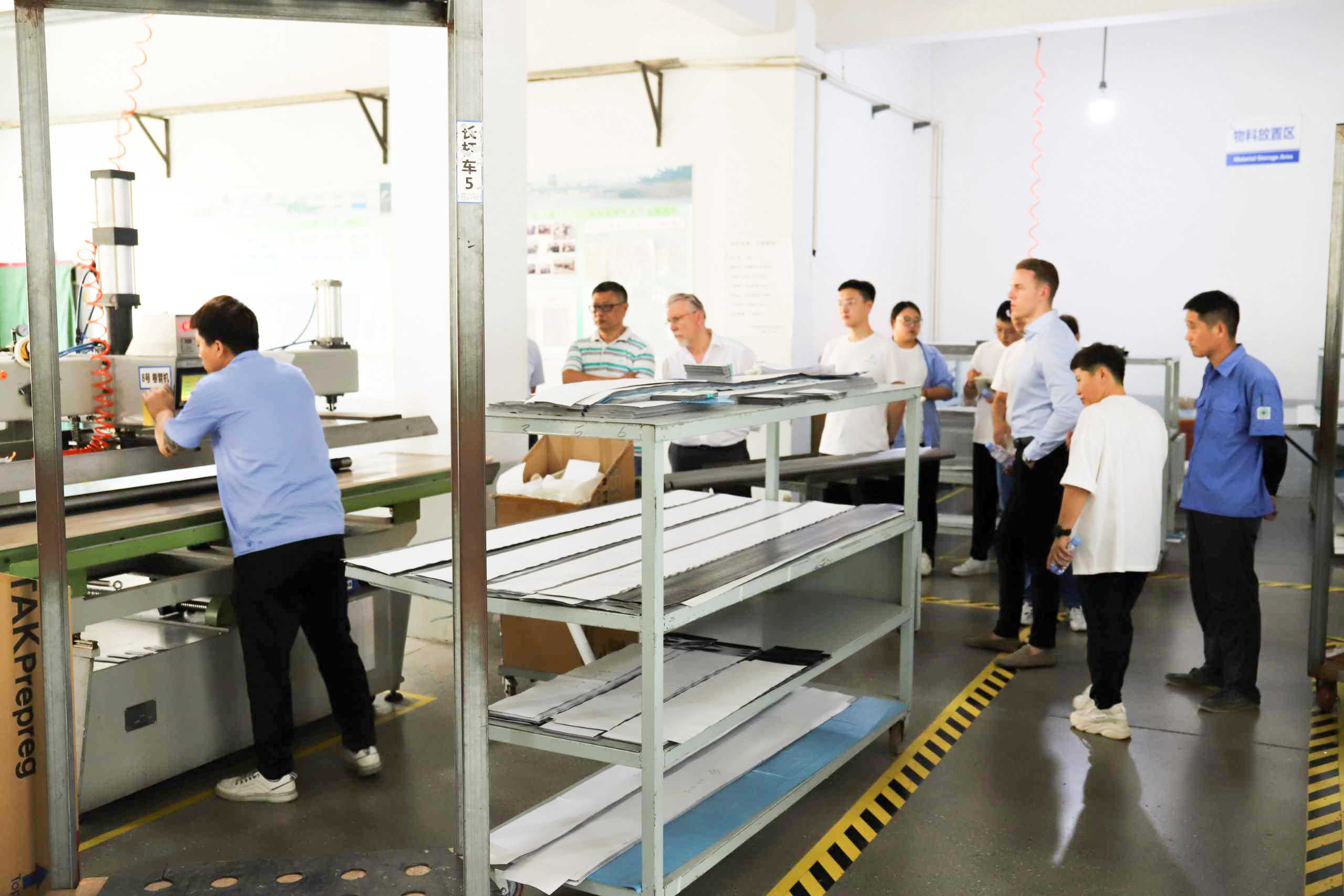 Давний немецкий партнер посетил наш завод в Китае для укрепления деловых связей